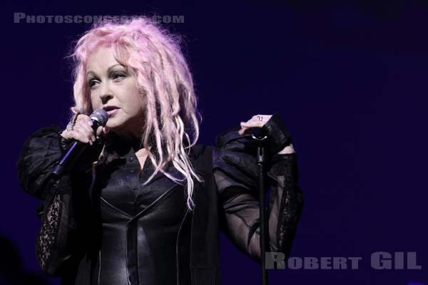 CINDY LAUPER - 2016-07-11 - PARIS - Grand Rex - 